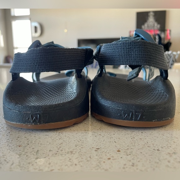 Womens Chaco’s Size 7 Blue Chevron Pattern - Picture 5 of 7
